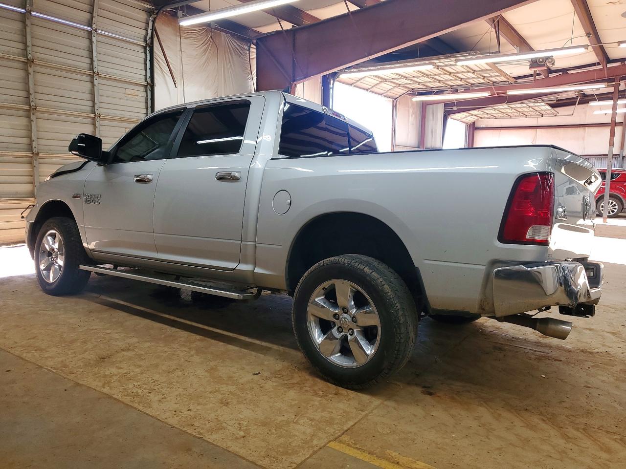 2014 RAM 1500 SLT photo 2