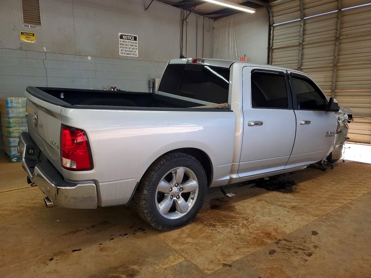 2014 RAM 1500 SLT photo 3