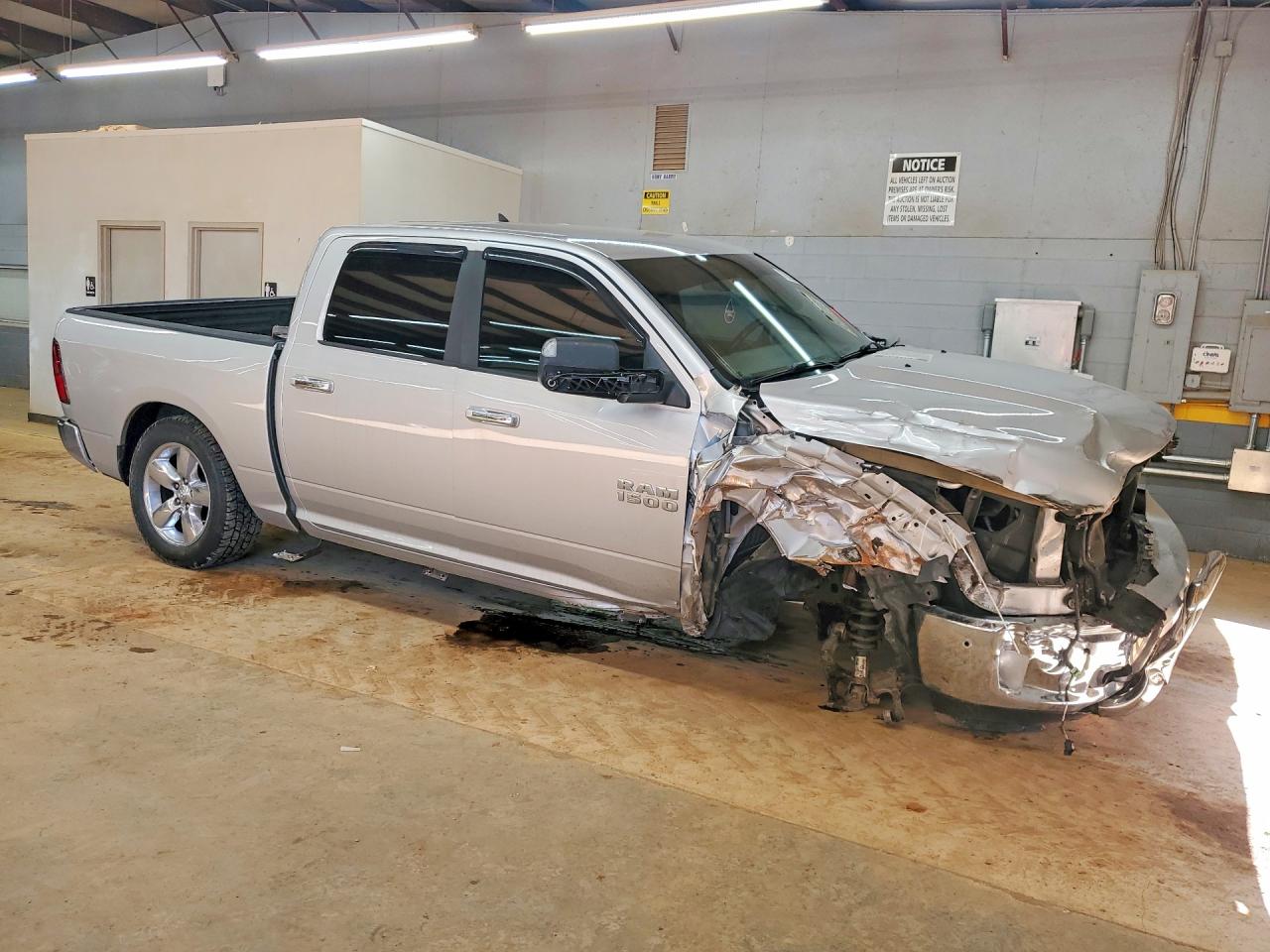 2014 RAM 1500 SLT photo 4