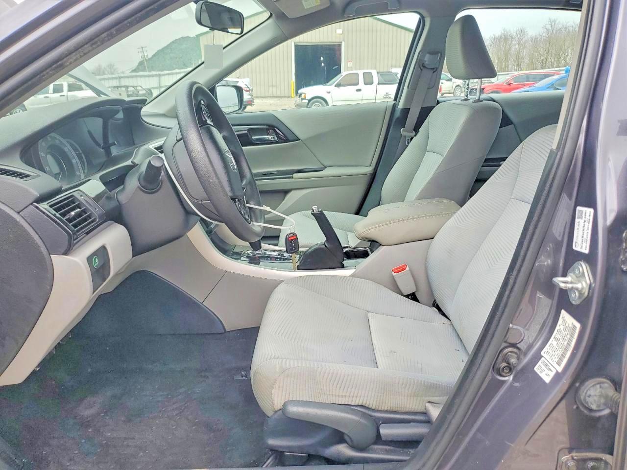 2017 HONDA ACCORD LX photo 13