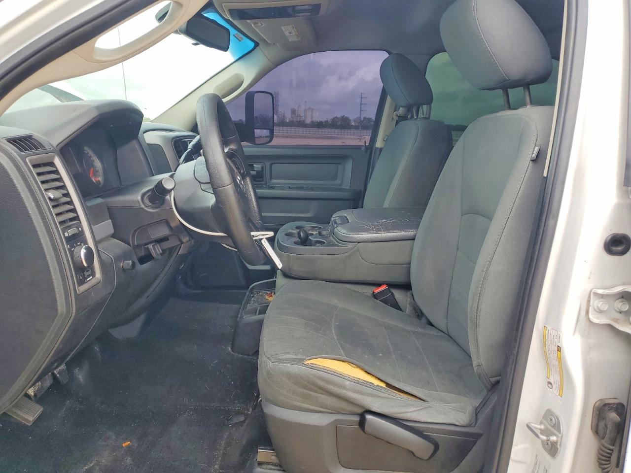 2016 RAM 2500 ST photo 19