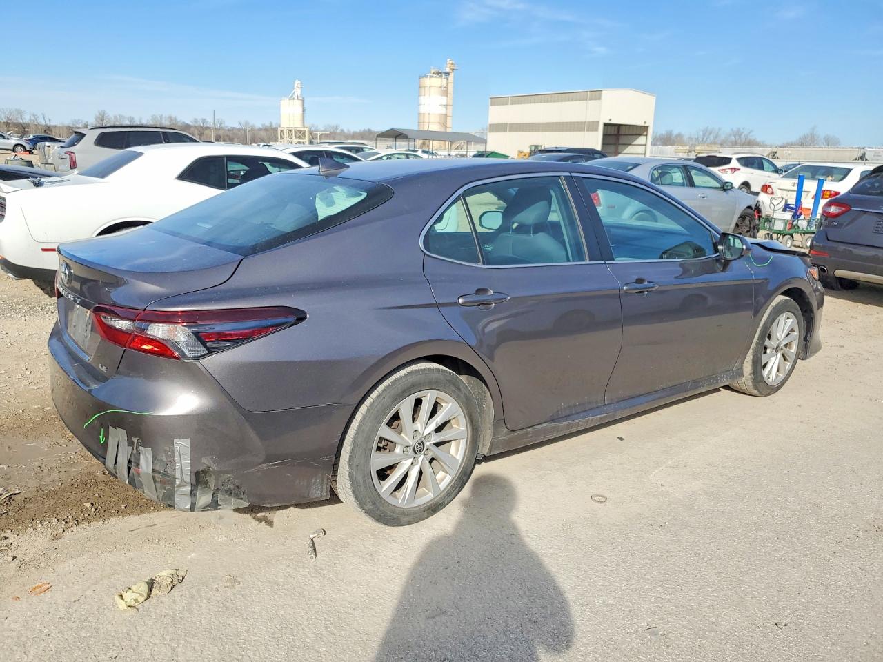 2021 TOYOTA CAMRY LE photo 3