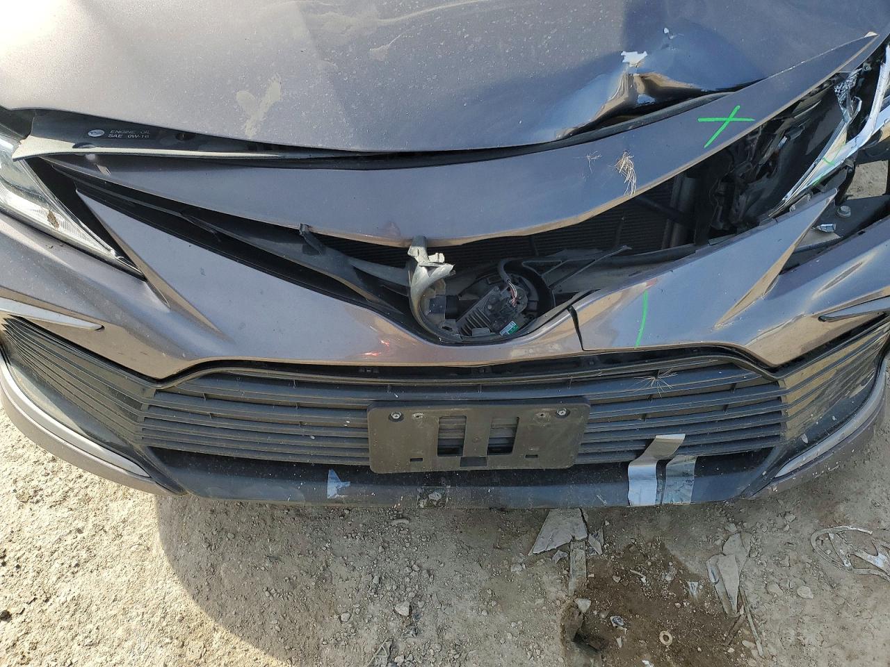 2021 TOYOTA CAMRY LE photo 11