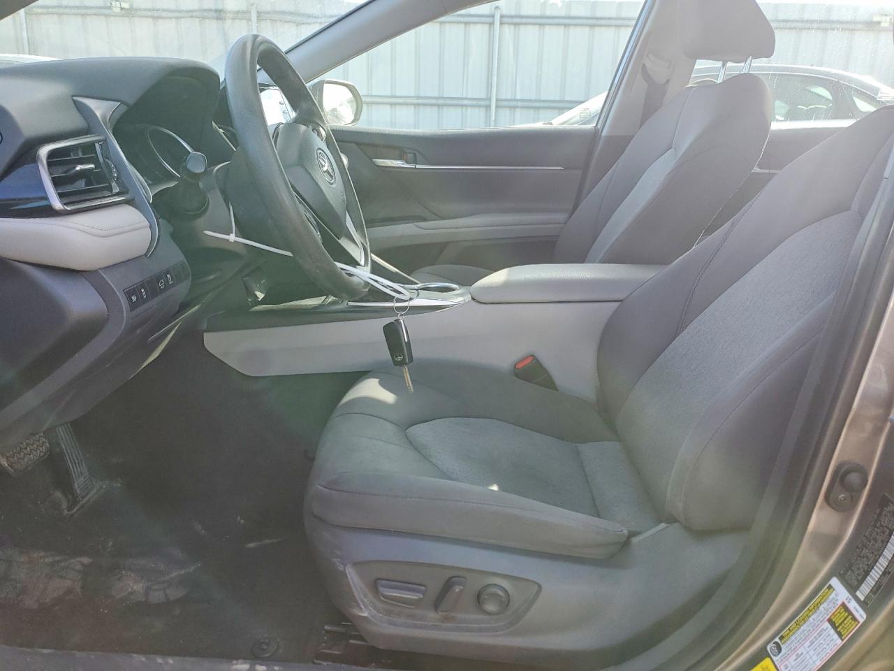 2021 TOYOTA CAMRY LE photo 7