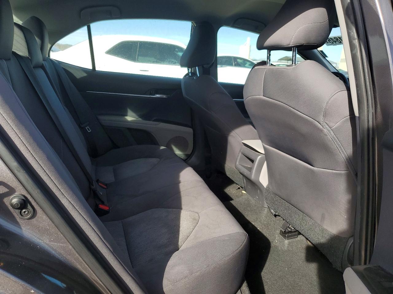 2021 TOYOTA CAMRY LE photo 10