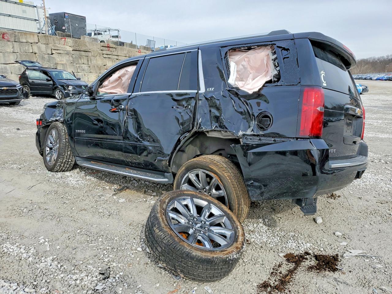 2016 CHEVROLET TAHOE K1500 LTZ photo 4