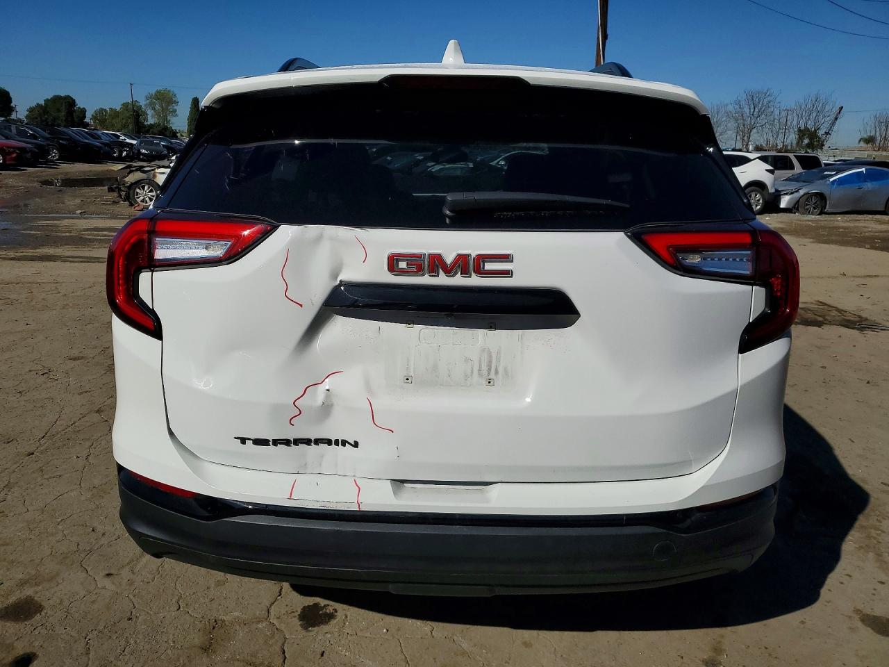 2024 GMC TERRAIN SLE photo 11