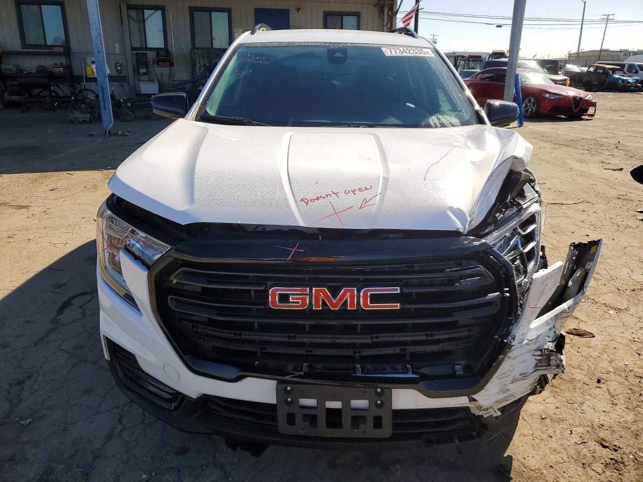 2024 GMC TERRAIN SLE photo 9