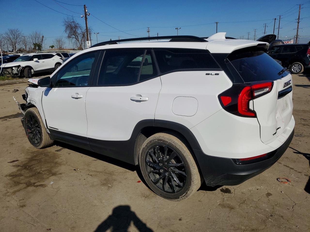 2024 GMC TERRAIN SLE photo 3