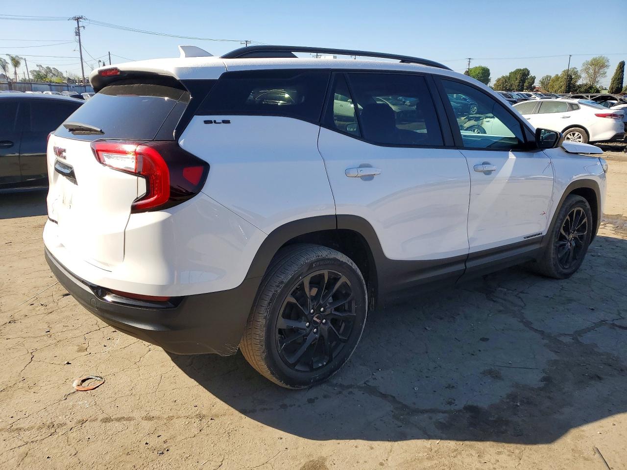 2024 GMC TERRAIN SLE photo 5