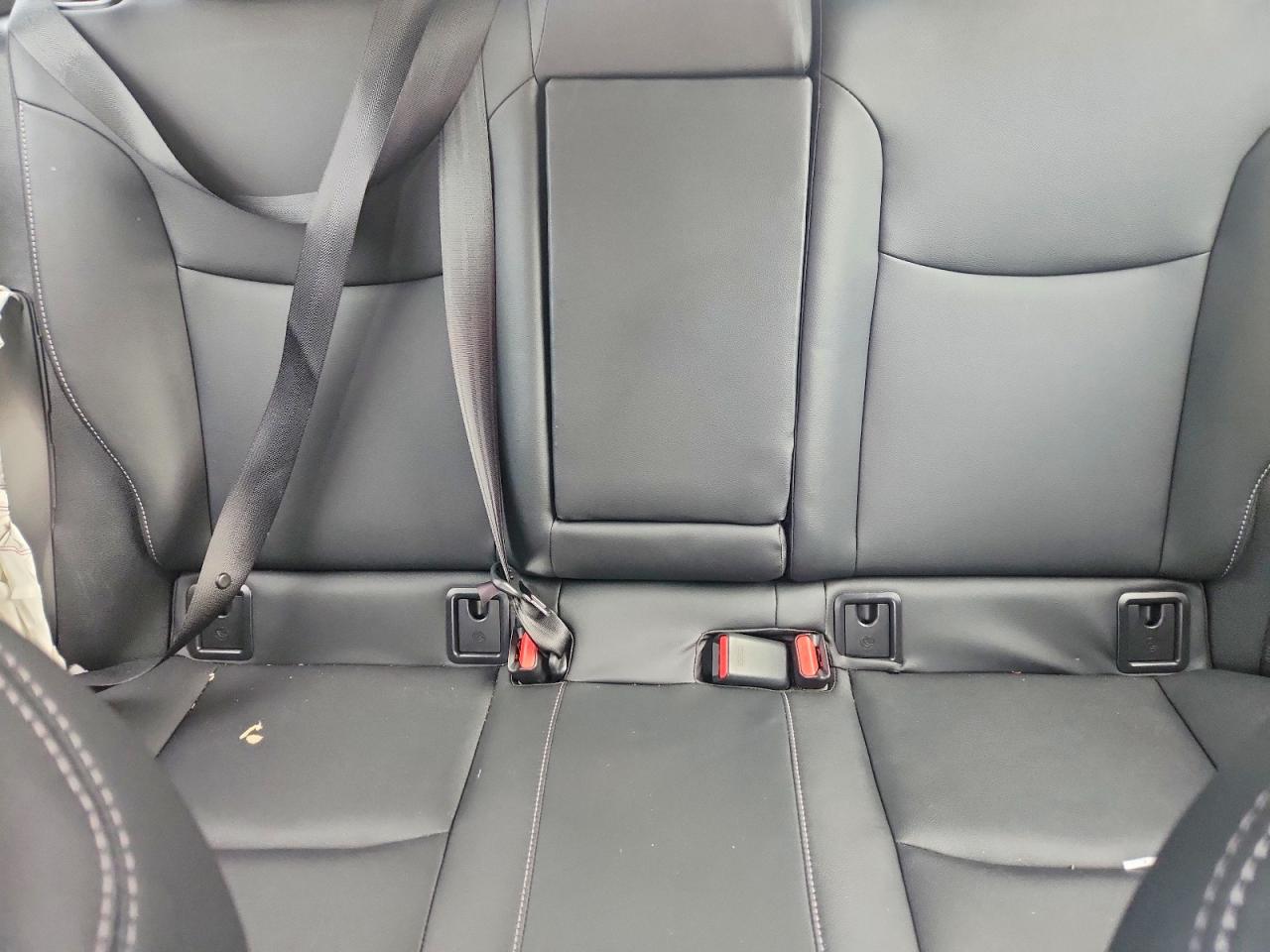 2025 TOYOTA COROLLA CROSS XLE photo 19