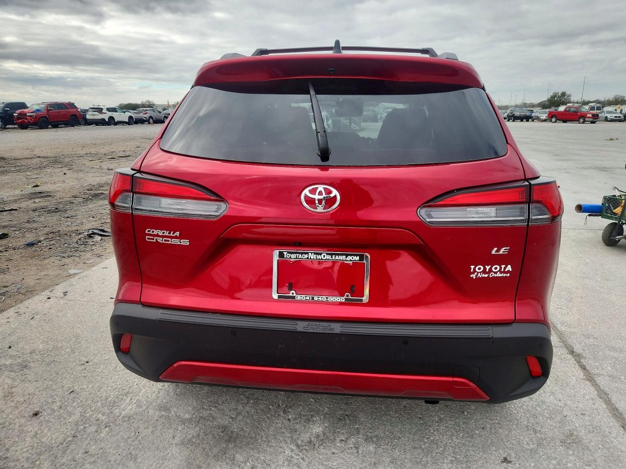 2025 TOYOTA COROLLA CROSS XLE photo 11