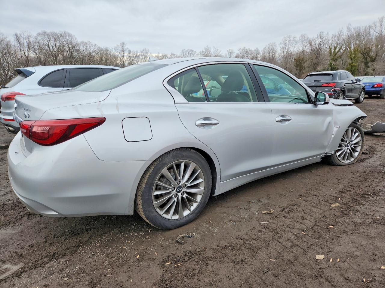 2018 INFINITI Q50 LUXE photo 3