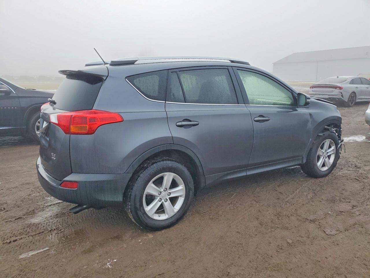 2013 TOYOTA RAV4 XLE photo 5