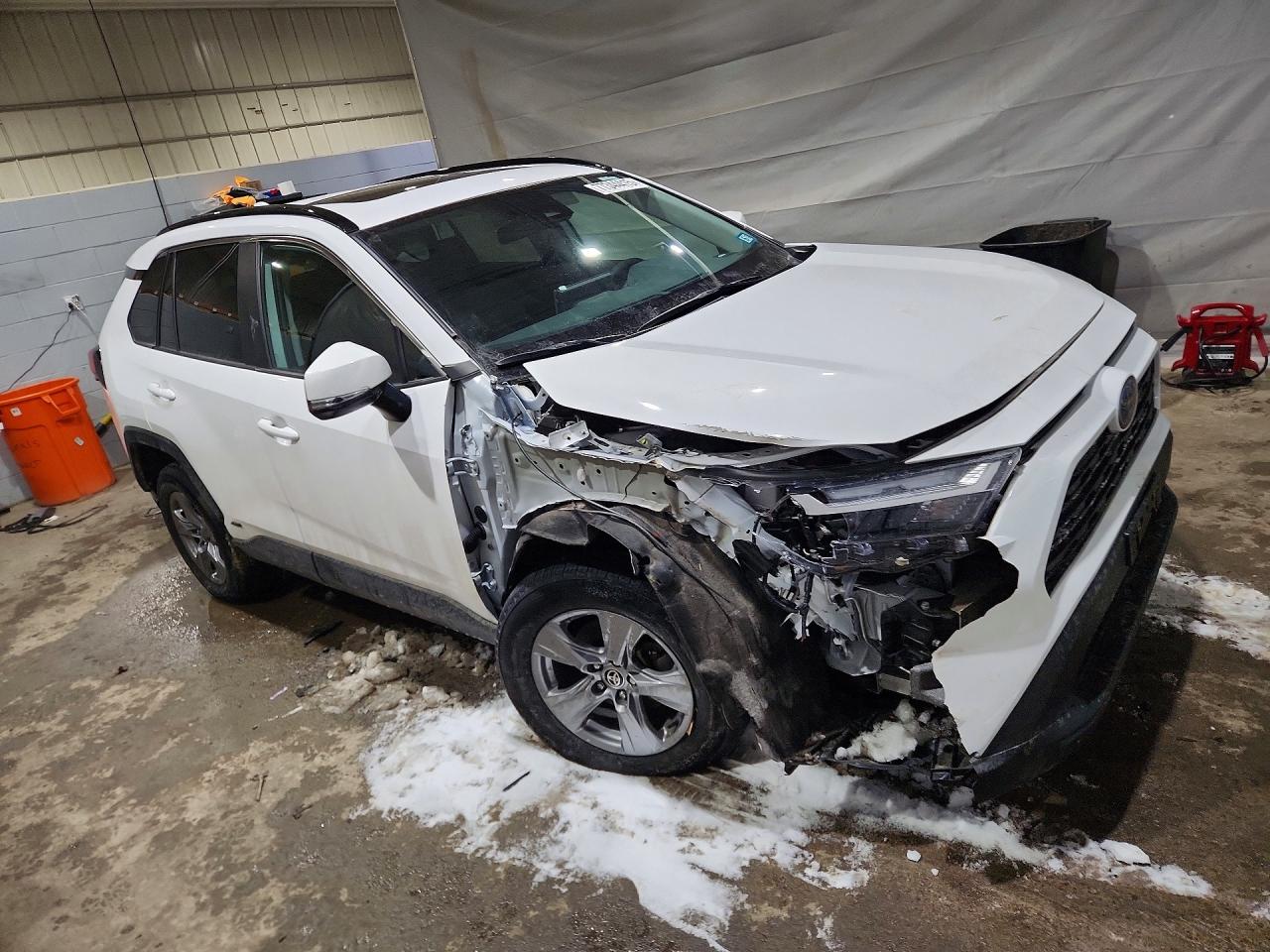 2024 TOYOTA RAV4 XLE photo 4