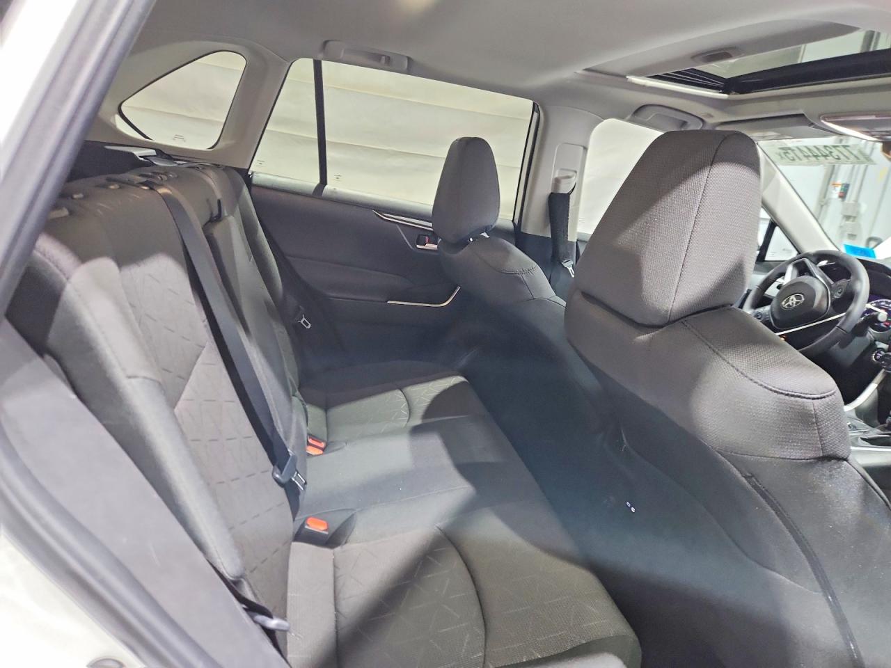 2024 TOYOTA RAV4 XLE photo 10