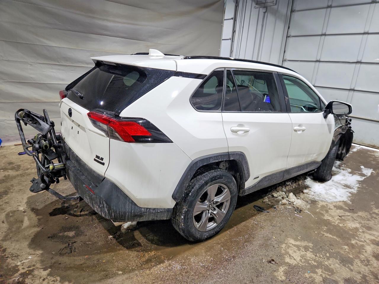 2024 TOYOTA RAV4 XLE photo 3