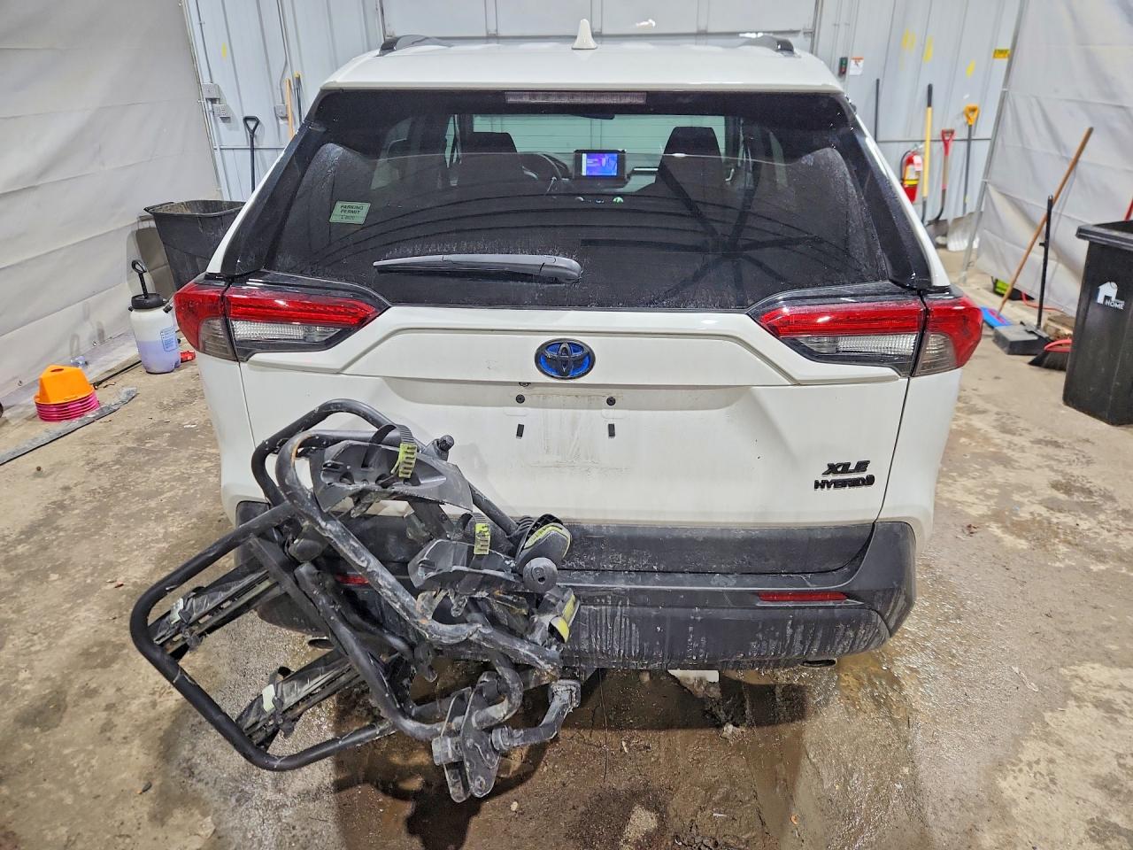 2024 TOYOTA RAV4 XLE photo 6