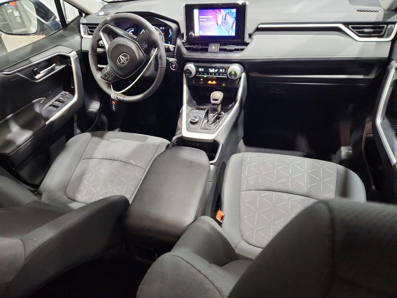 2024 TOYOTA RAV4 XLE photo 8