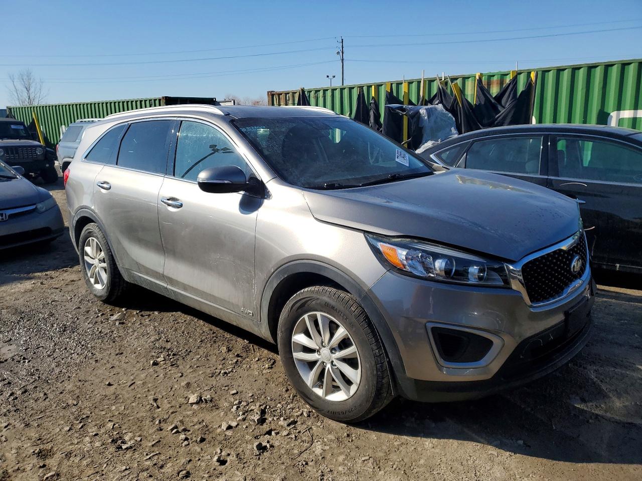 2017 KIA SORENTO LX photo 4