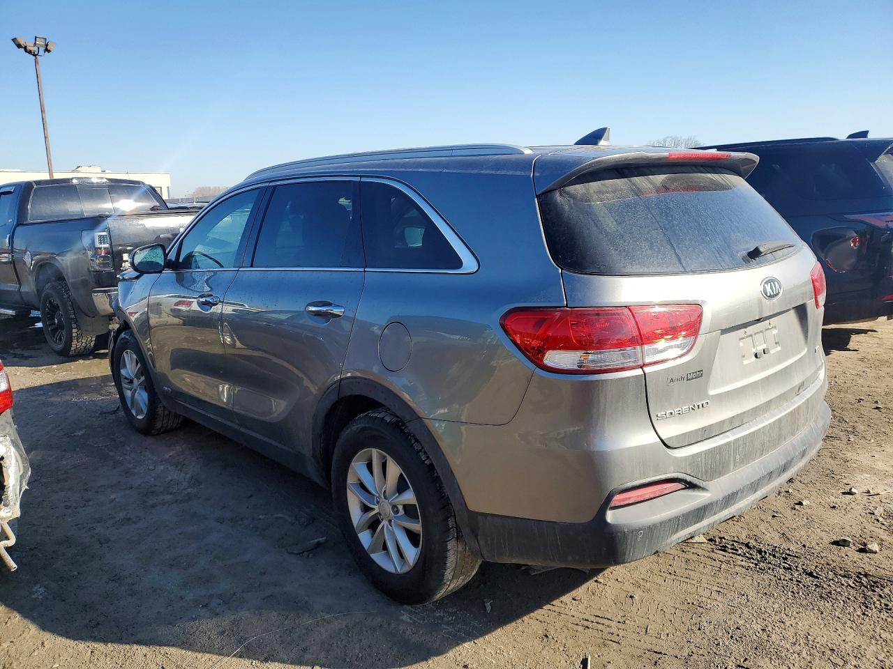 2017 KIA SORENTO LX photo 2