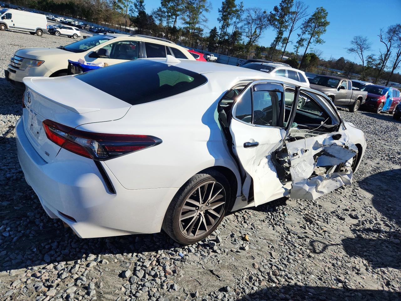 2021 TOYOTA CAMRY SE photo 5