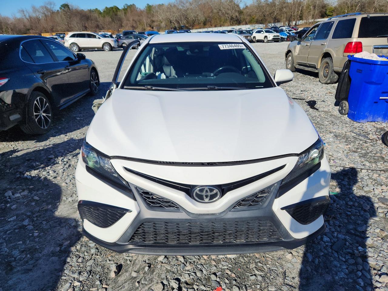 2021 TOYOTA CAMRY SE photo 9