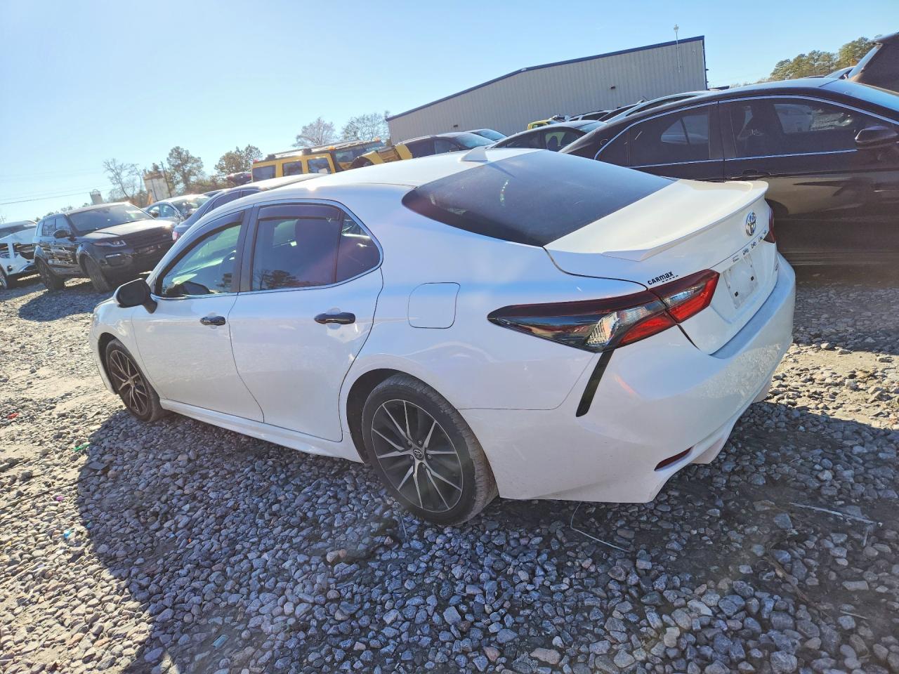 2021 TOYOTA CAMRY SE photo 3