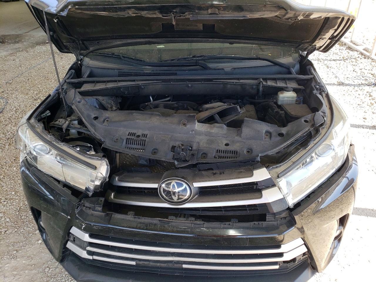 2018 TOYOTA HIGHLANDER XLE photo 23