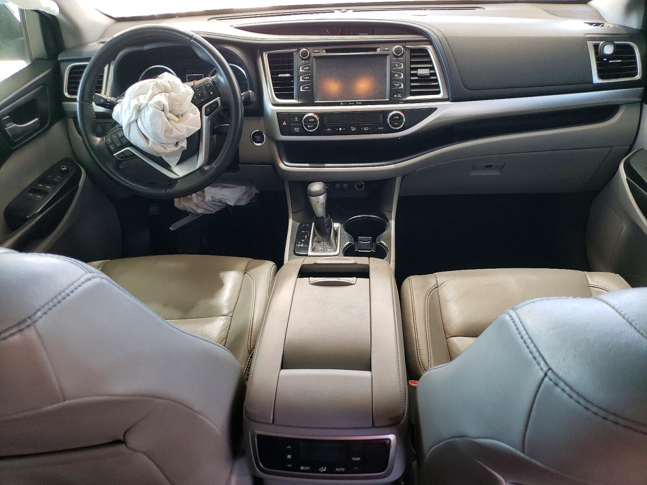 2018 TOYOTA HIGHLANDER XLE photo 15