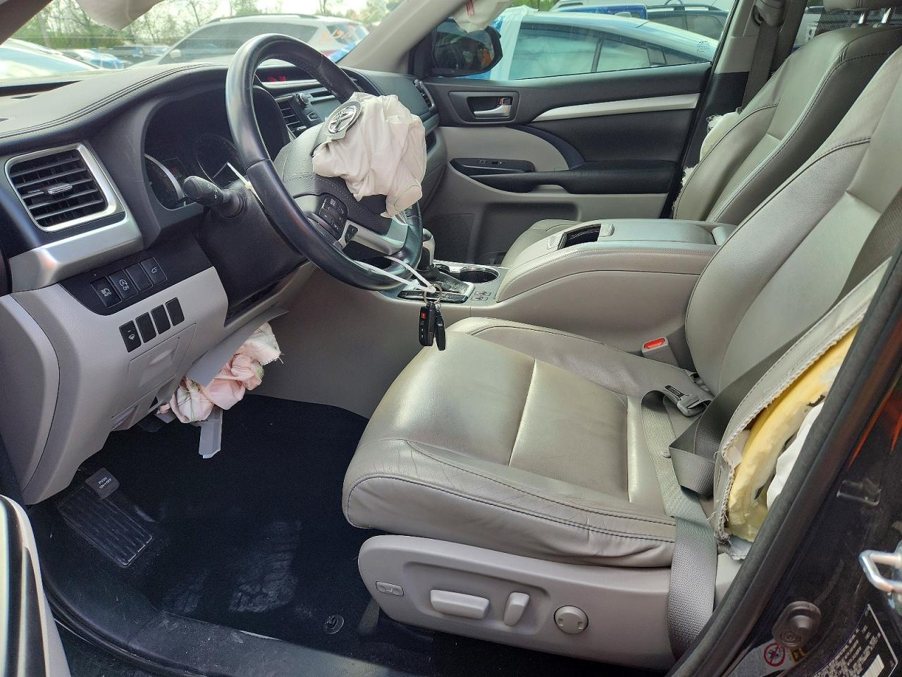 2018 TOYOTA HIGHLANDER XLE photo 13