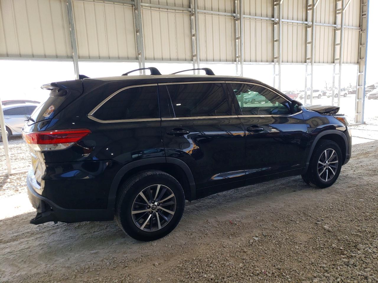 2018 TOYOTA HIGHLANDER XLE photo 5
