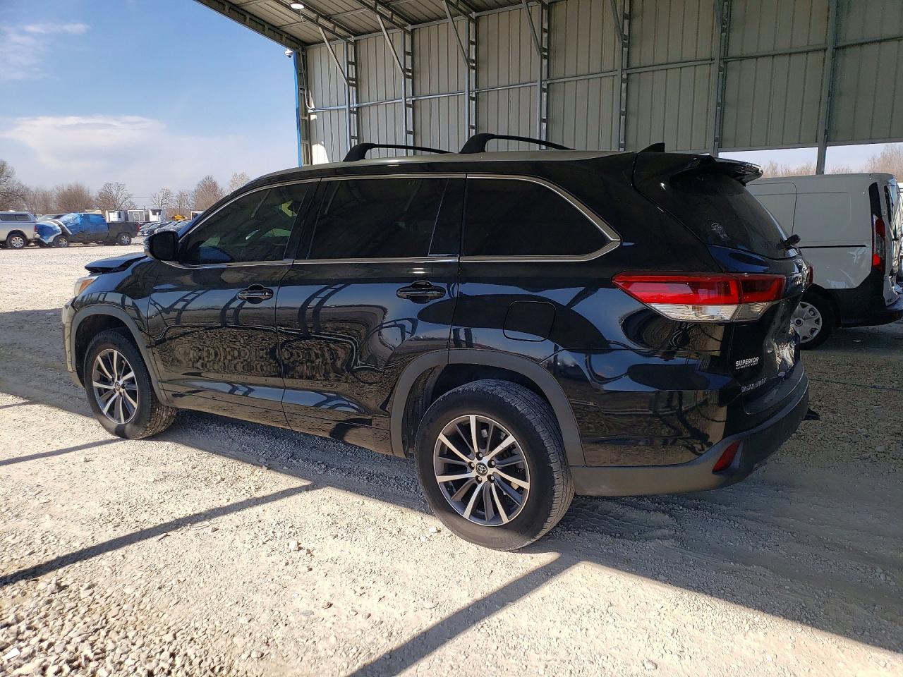 2018 TOYOTA HIGHLANDER XLE photo 3