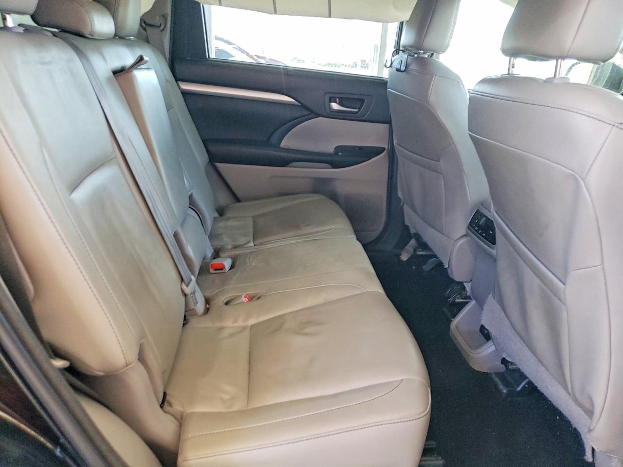 2018 TOYOTA HIGHLANDER XLE photo 21