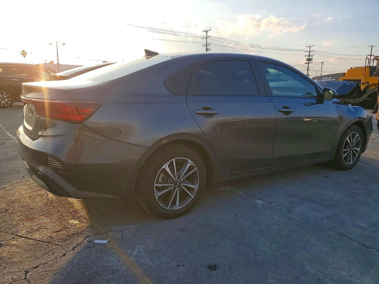 2023 KIA FORTE photo 3