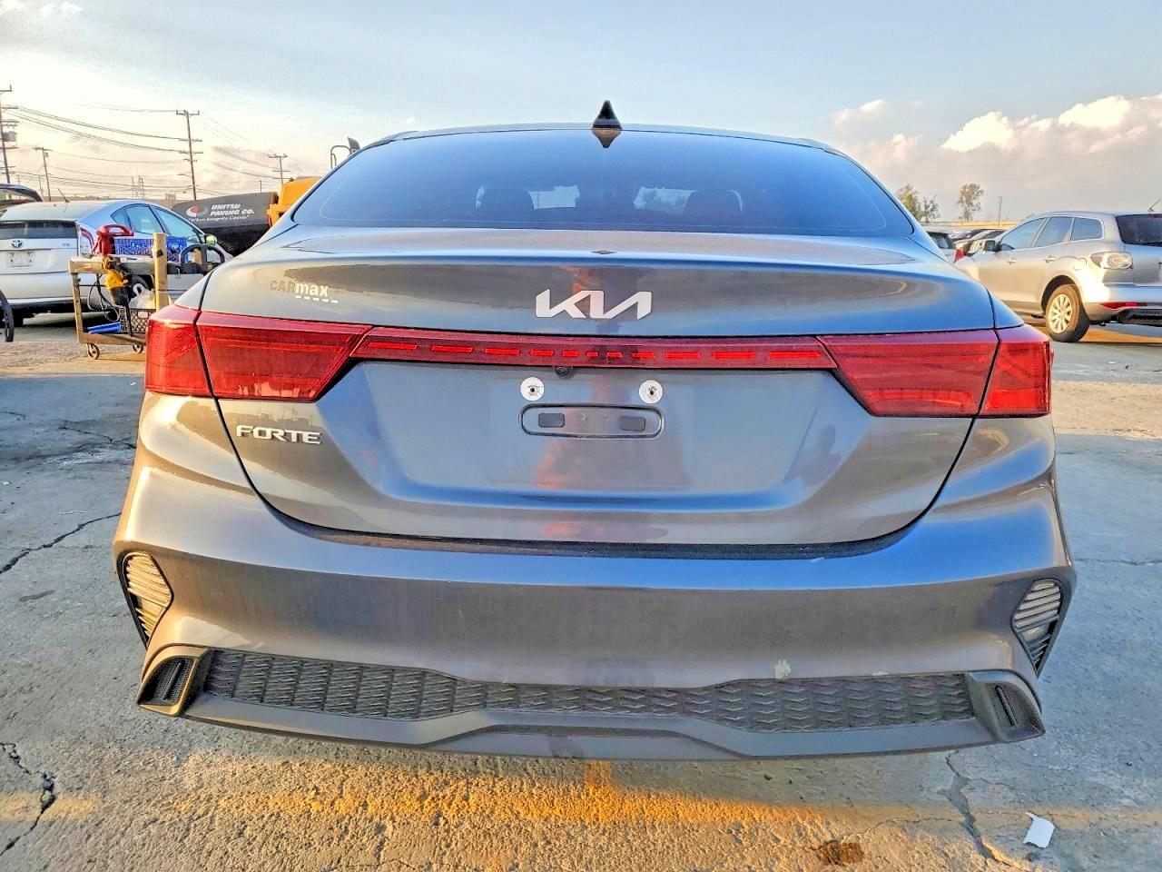 2023 KIA FORTE photo 6