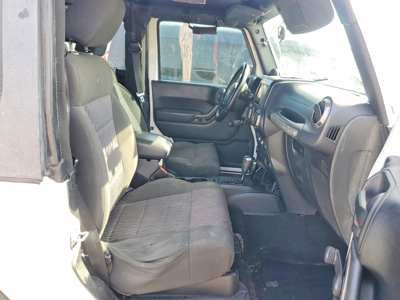 2011 JEEP WRANGLER photo 31