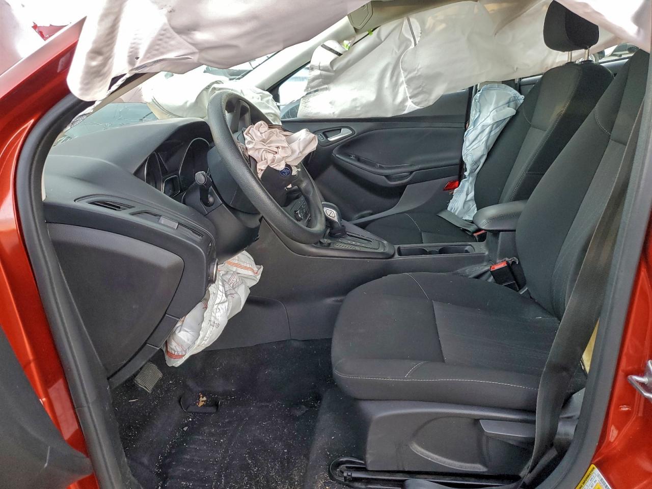 2018 FORD FOCUS SE photo 7