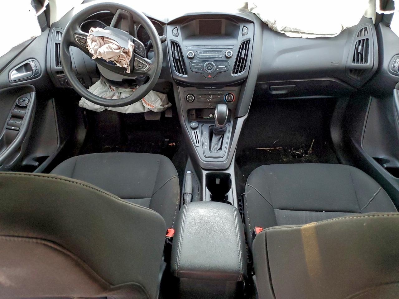 2018 FORD FOCUS SE photo 8