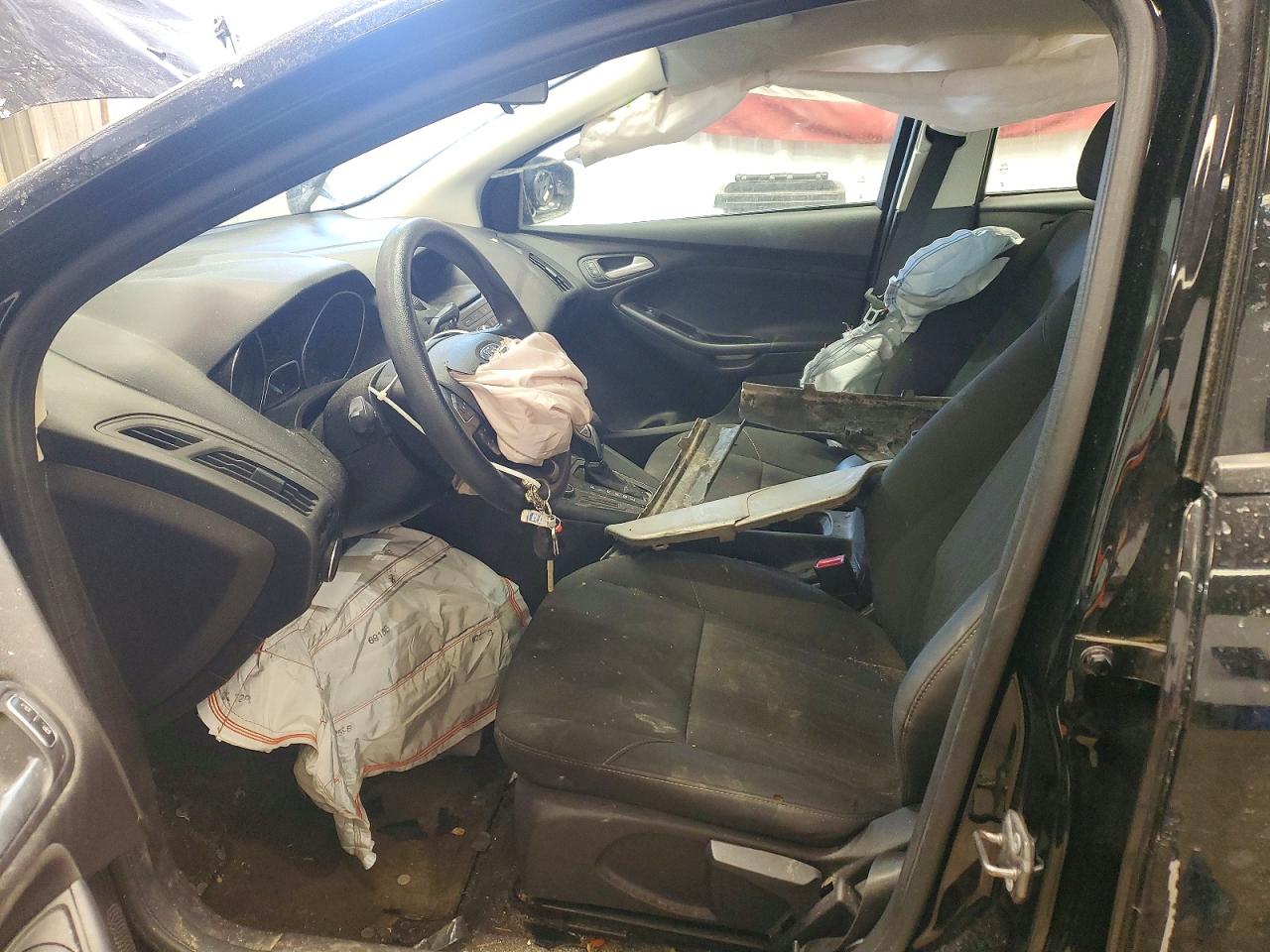 2017 FORD FOCUS SE photo 7