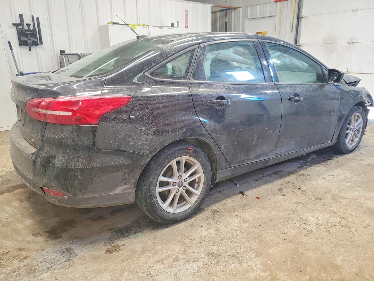 2017 FORD FOCUS SE photo 3