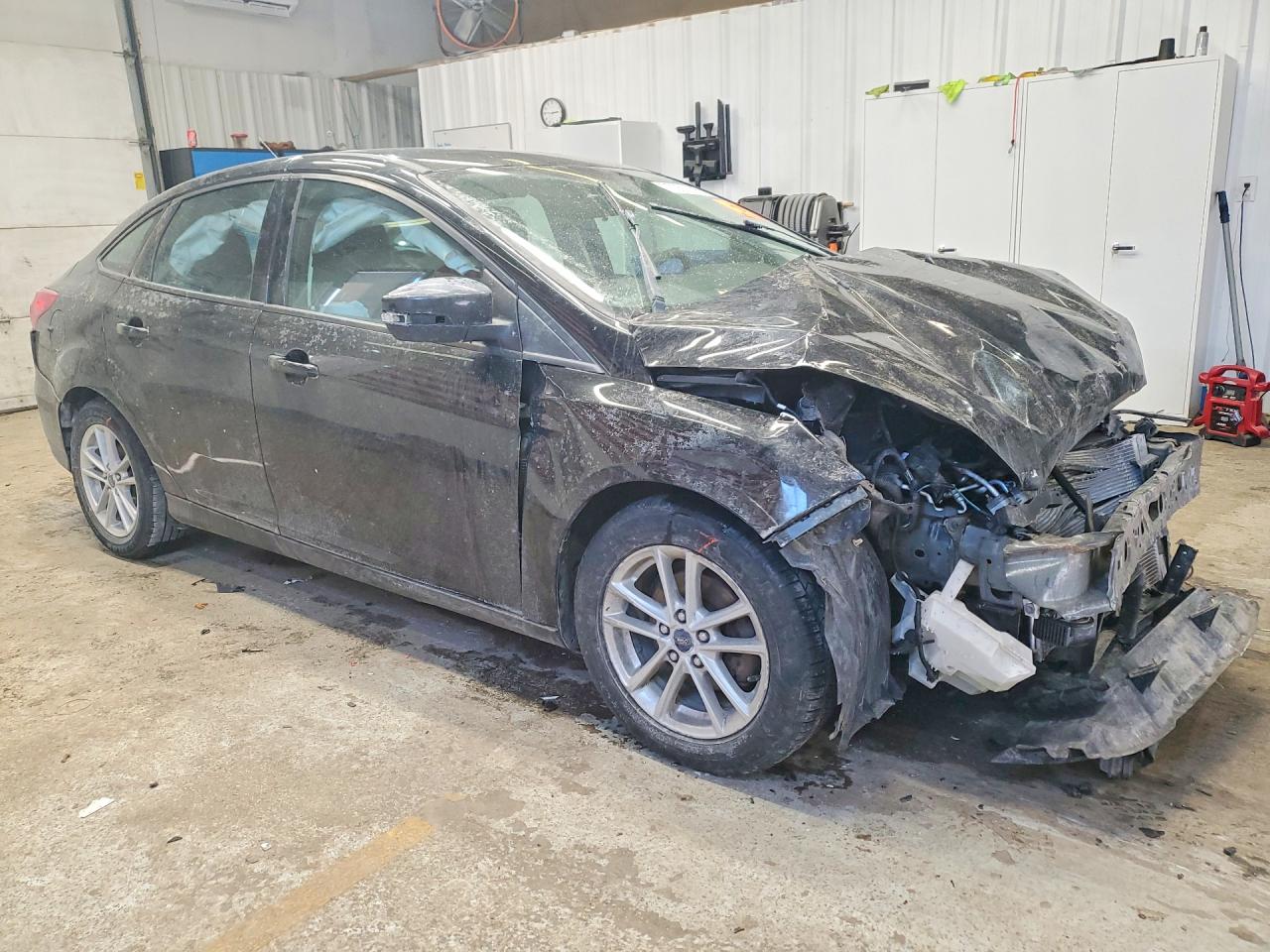 2017 FORD FOCUS SE photo 4