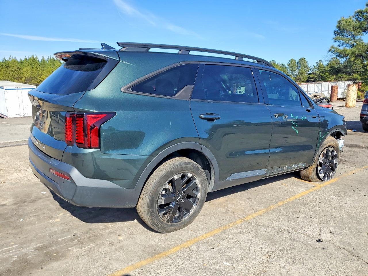 2022 KIA SORENTO S photo 7