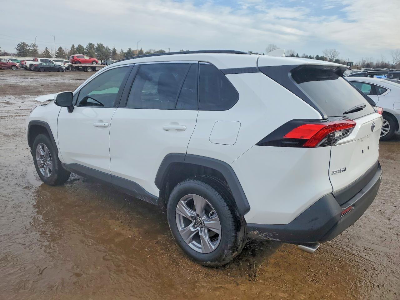 2025 TOYOTA RAV4 XLE photo 3