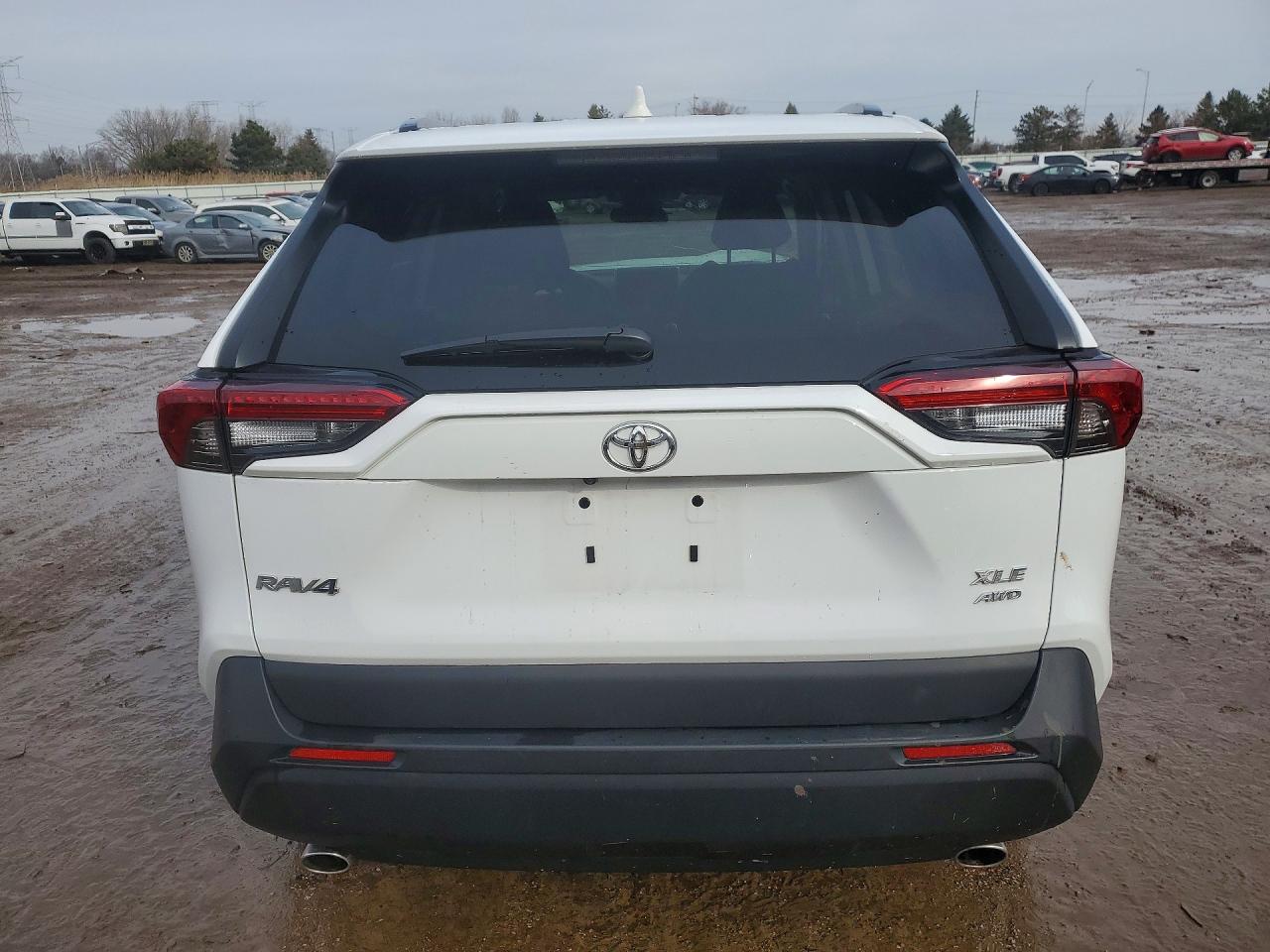 2025 TOYOTA RAV4 XLE photo 11