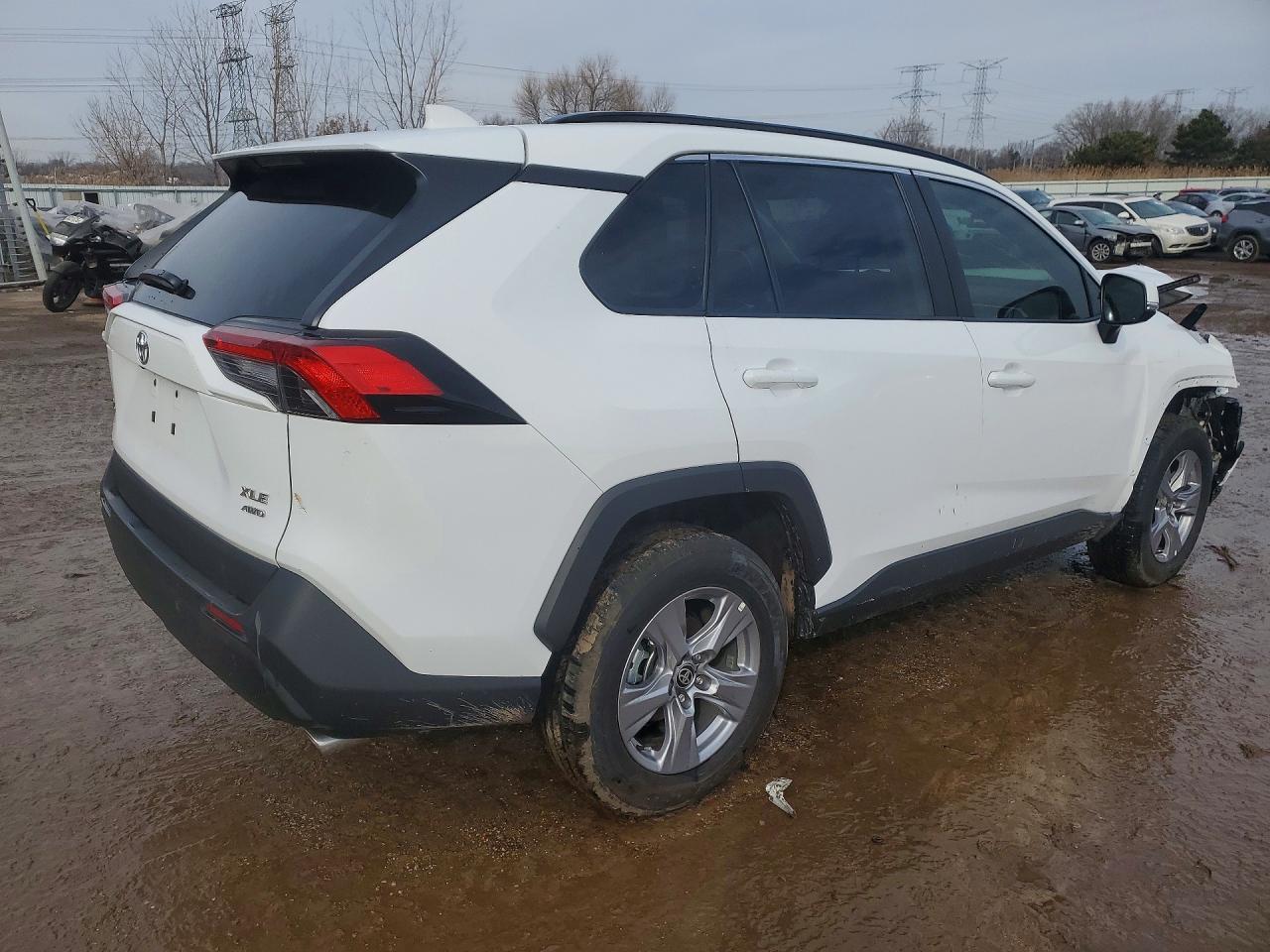 2025 TOYOTA RAV4 XLE photo 5