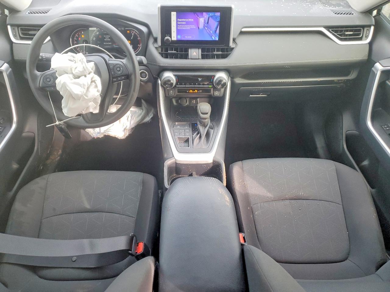 2025 TOYOTA RAV4 XLE photo 15