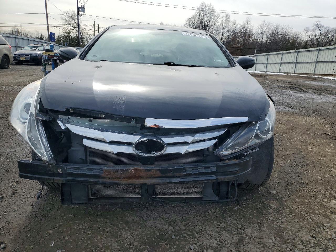 2013 HYUNDAI SONATA SE photo 9