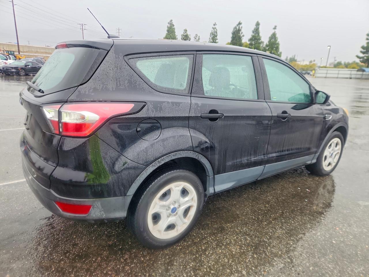 2017 FORD ESCAPE S photo 5