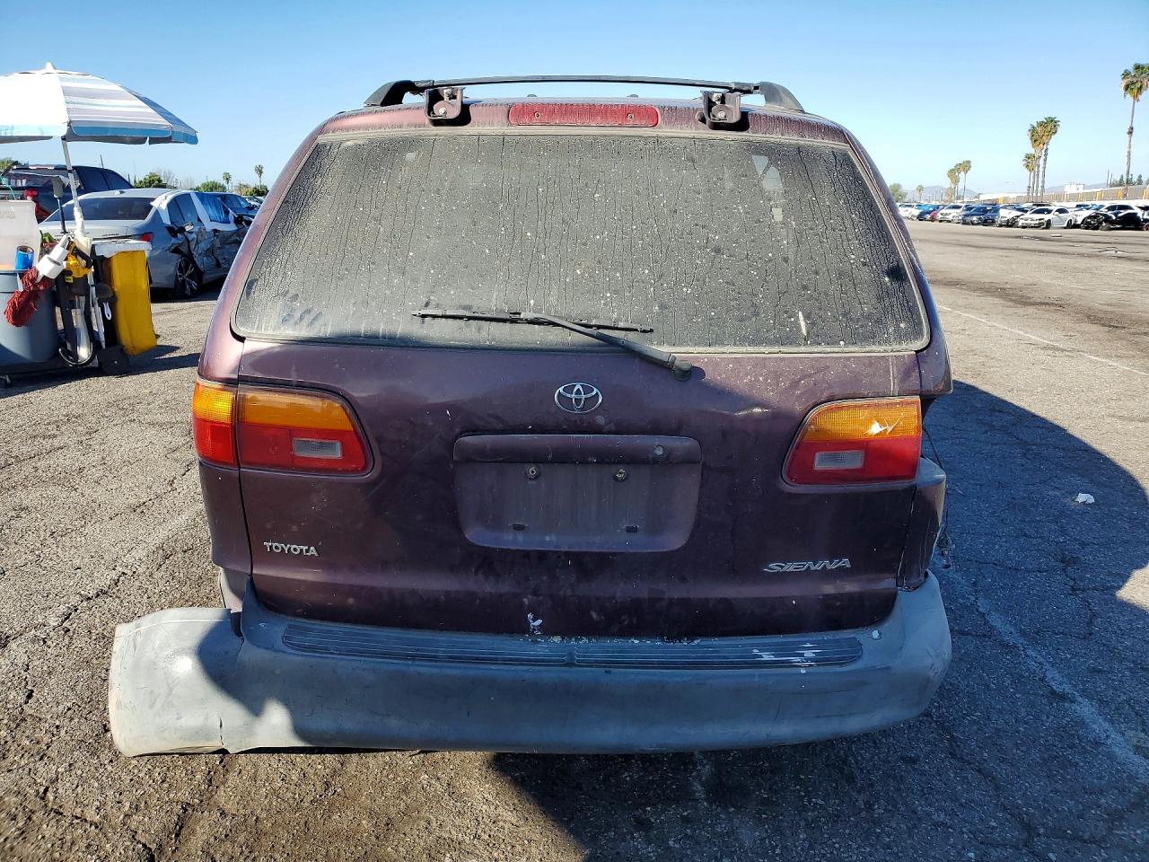 1998 TOYOTA SIENNA LE photo 6
